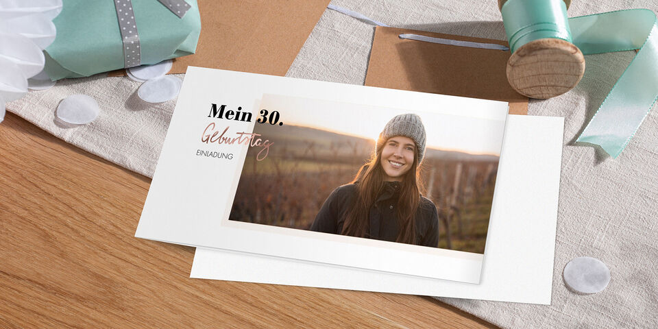 Ein liebevoll gestaltetes Layout für eine Geburtstagseinladung. Der Text "Mein 30. Geburtstag" steht prominent.