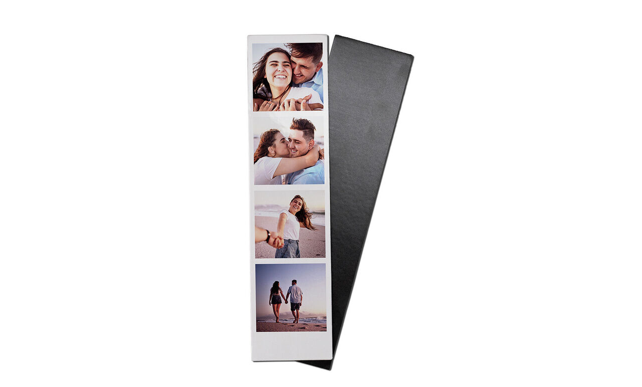 Ein neues CEWE Fotobuch mit Fotos von glücklichen Momenten am Strand, draußen und nah beieinander.