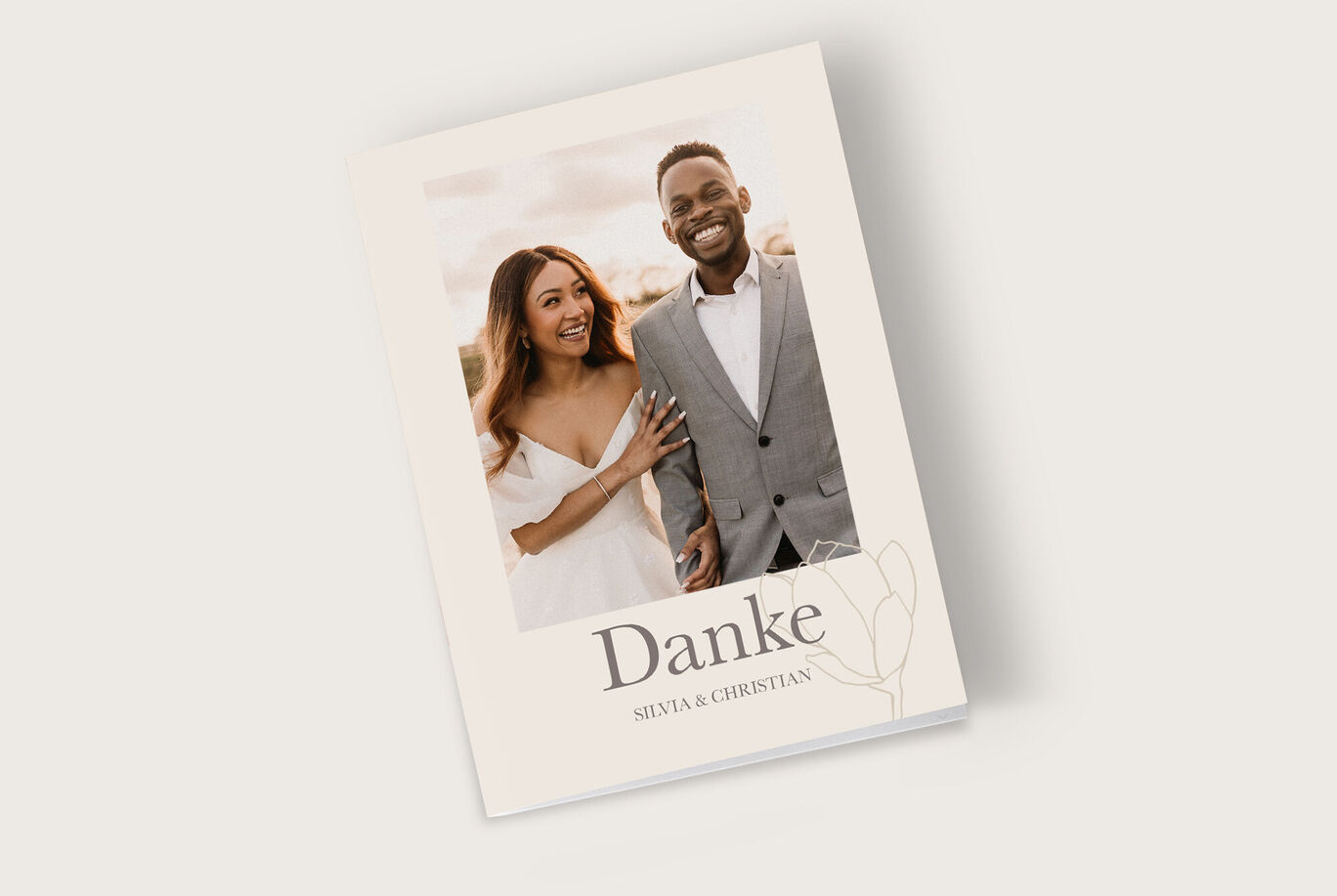 Eine elegante Hochzeitskarte in sanften Farben mit dem Text 'Danke' und den Namen 'Sofiya & Christians'.