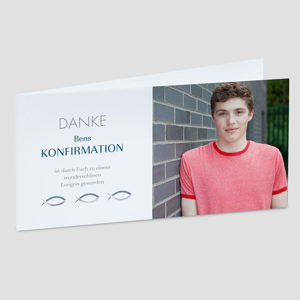 Eine Dankeskarte zur Konfirmation in zartem Blau mit einem herzlichen Design.
