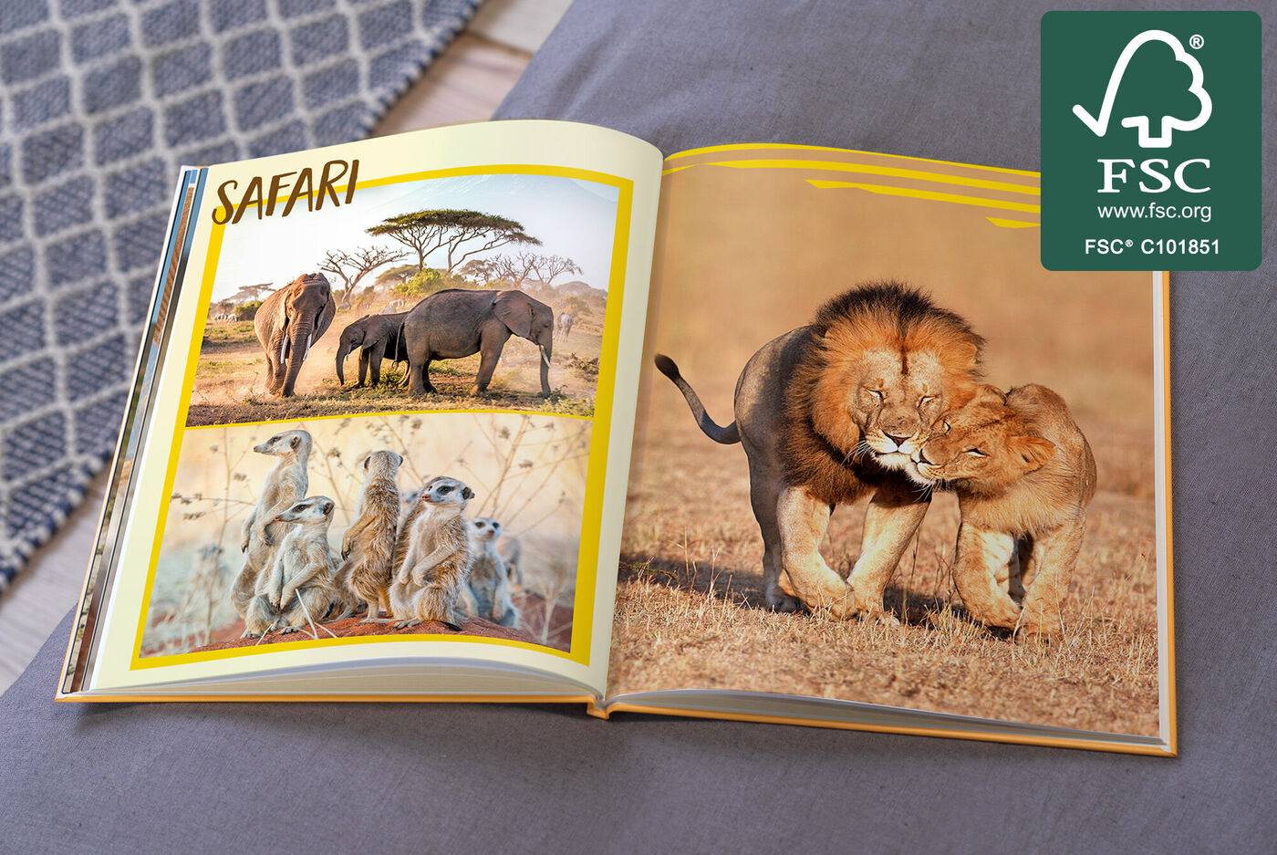 Ein offenes Fotobuch zeigt faszinierende Safari-Tiere: Löwen, Elefanten und Erdmännchen. Herrliche Naturaufnahme.