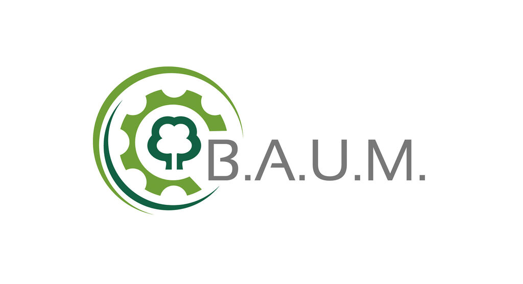 Logo der Organisation B.A.U.M. mit einem Baum und Zahnrad-Symbol, das Nachhaltigkeit symbolisiert