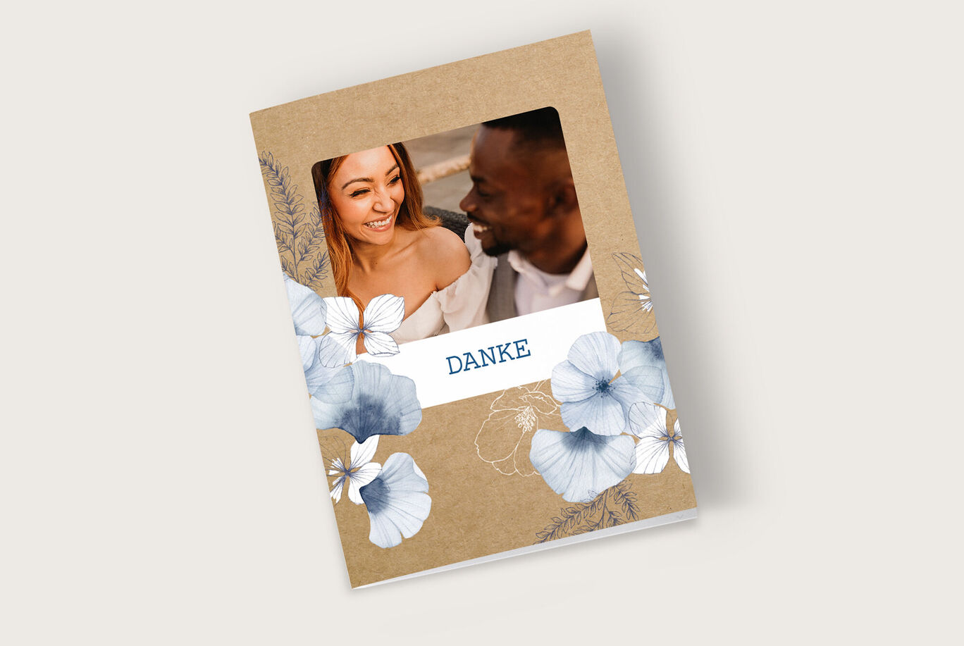 Ein liebevoll gestaltetes Dankeschön-Kärtchen mit floralen Elementen.