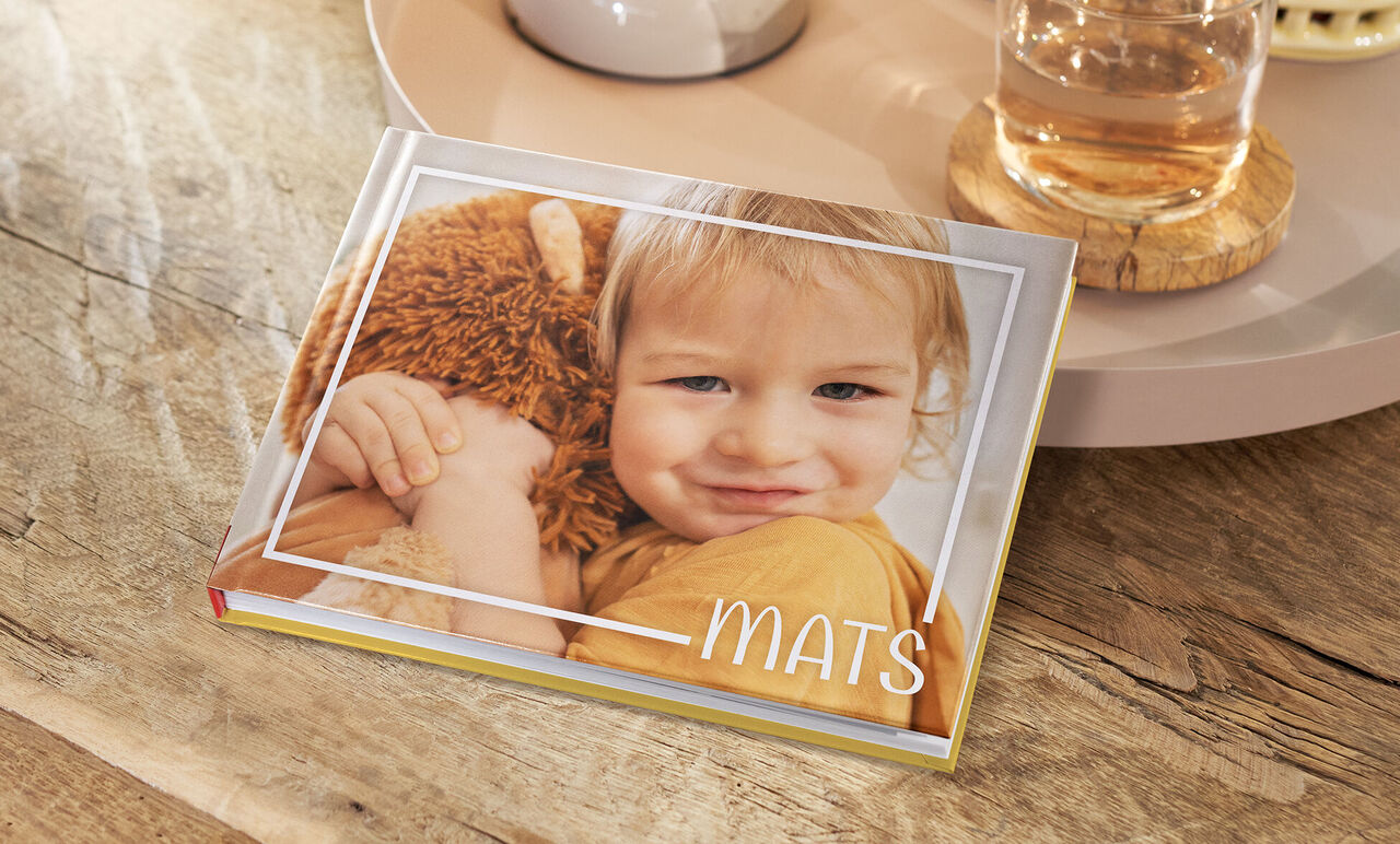CEWE FOTOBUCH mit Kinderfoto und Namen Mats auf dem Cover