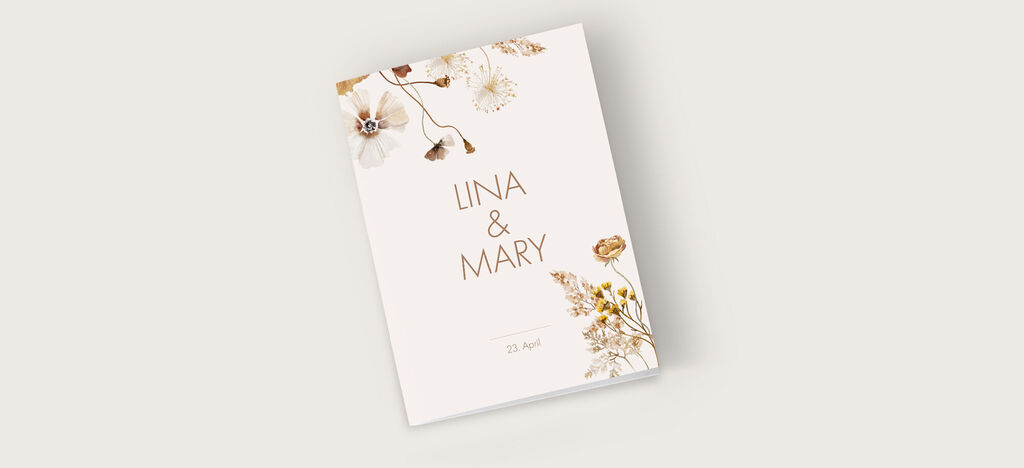 Wunderschönes Fotobuch mit floralen Elementen für Lina und Mary
