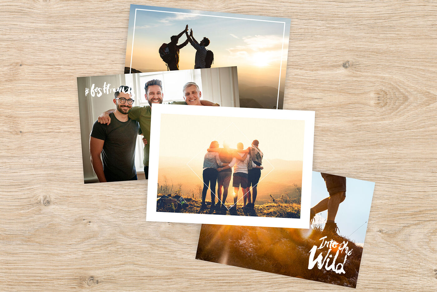 Eine Gruppe von Freunden genießt die Natur bei Sonnenuntergang. Sie stehen zusammen und erleben wundervolle Momente. Das Bild zeigt Freude und Zusammenhalt.