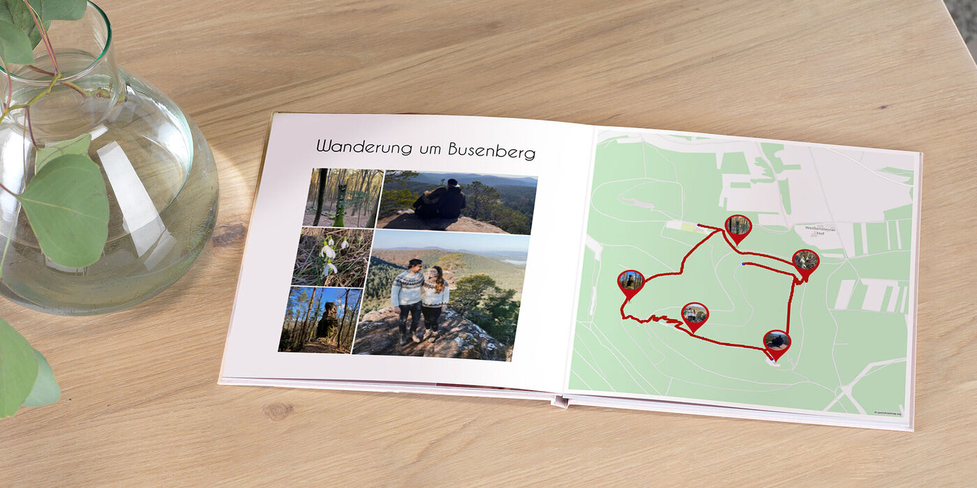 CEWE FOTOBUCH mit Bildern einer Wanderung und einer Karte mit dem Weg.