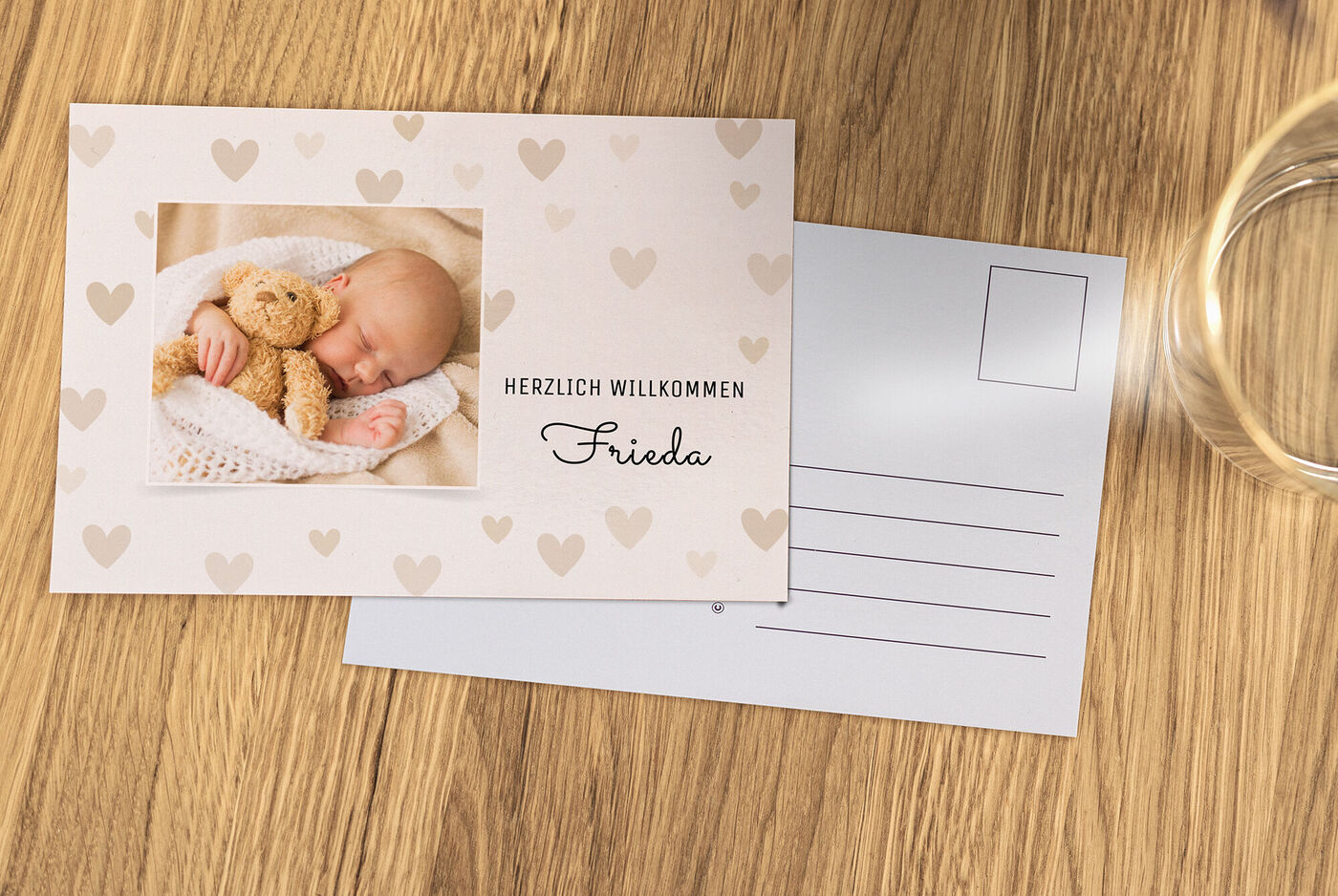 Grußkarte zur Geburt mit Babyfoto und Teddy.
