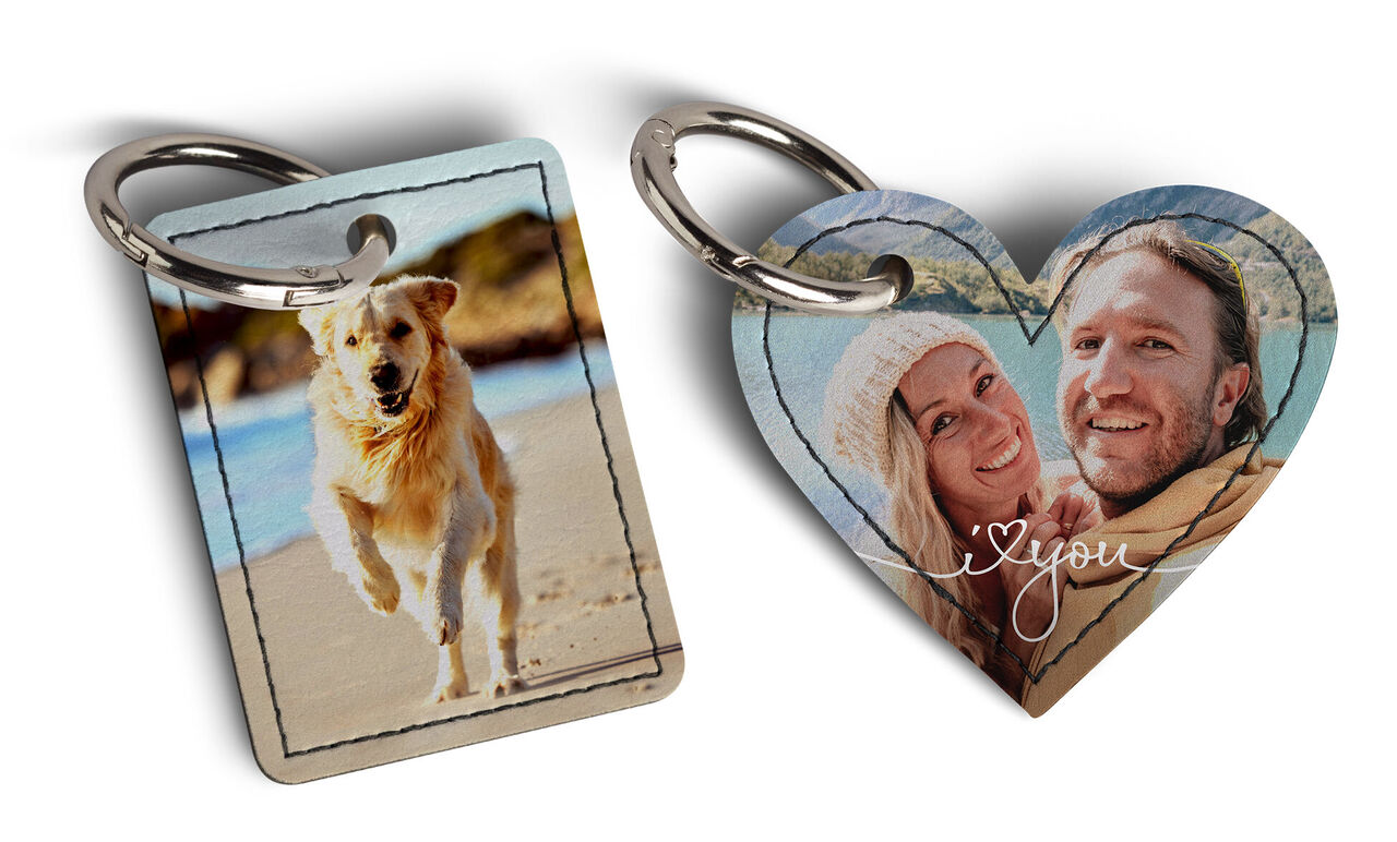 Hunde Anhänger mit demmotiv eines spielenden Hundes und Herzanhänger mit dem Gefühl von Liebe, ideal zum Verschenken.