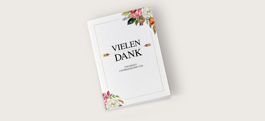 Ein liebevoll gestaltetes Fotobuch mit dem Titel 'VIELEN DANK', umgeben von bunten Blumen.