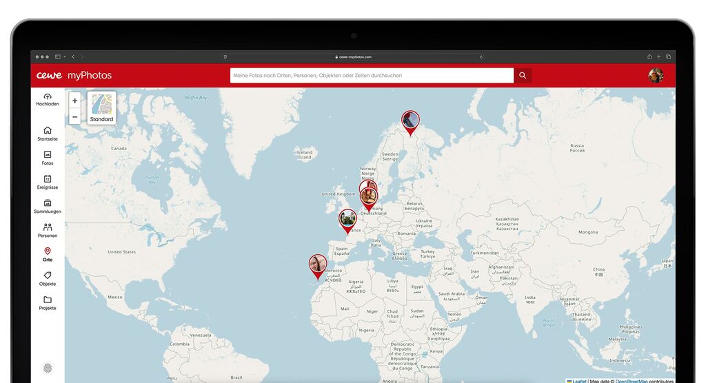 Interaktive Karte auf einem Tablet, zeigt verschiedene Orte mit roten Markierungen