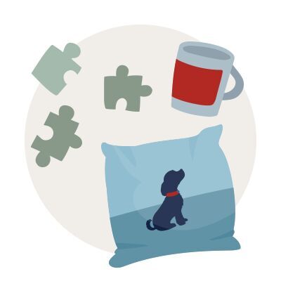 Kissen mit Hundemotiv, Puzzle-Teile und Tasse auf hellem Hintergrund