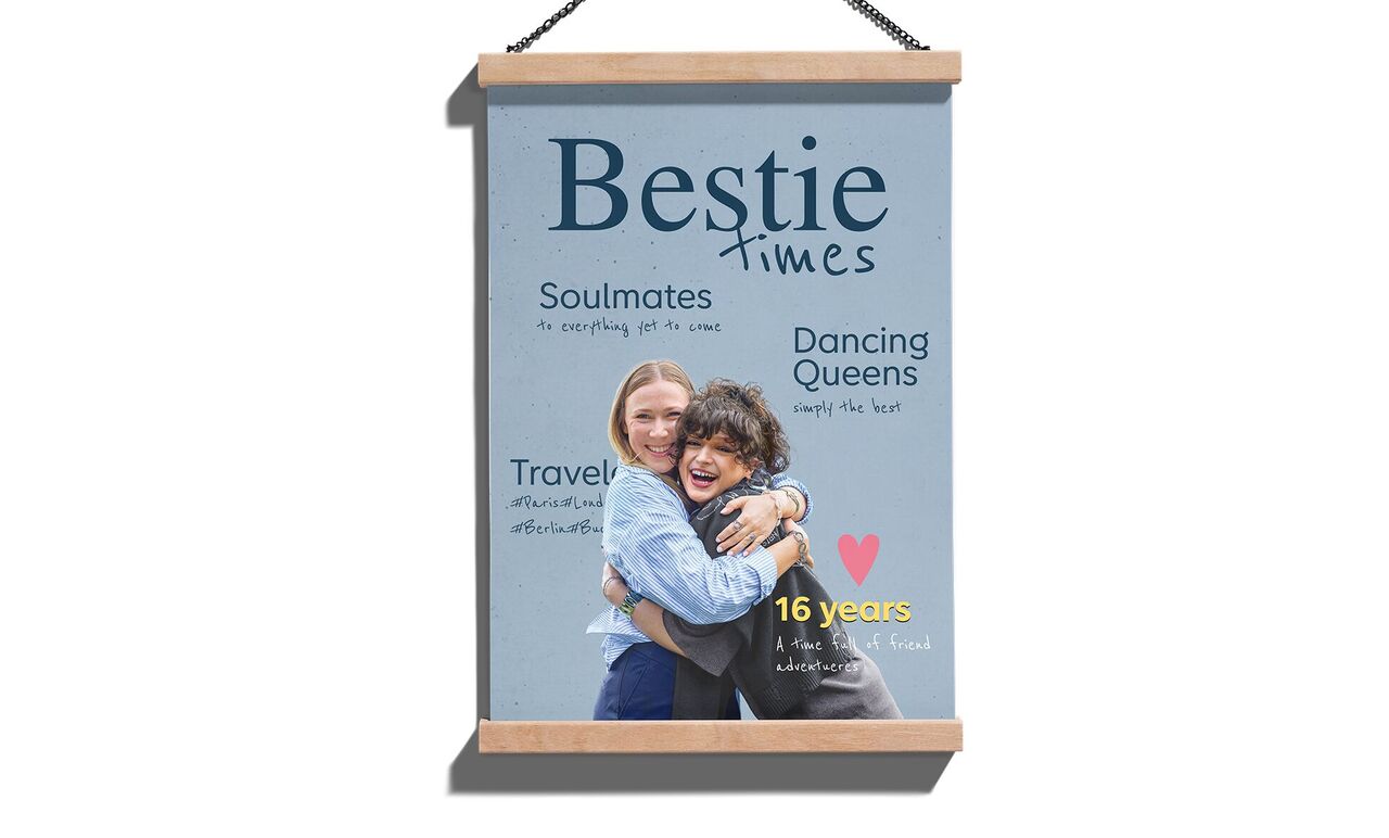 CEWE Poster mit Foto von zwei umarmenden Personen und Texten wie Bestie times, Soulmates und 16 years