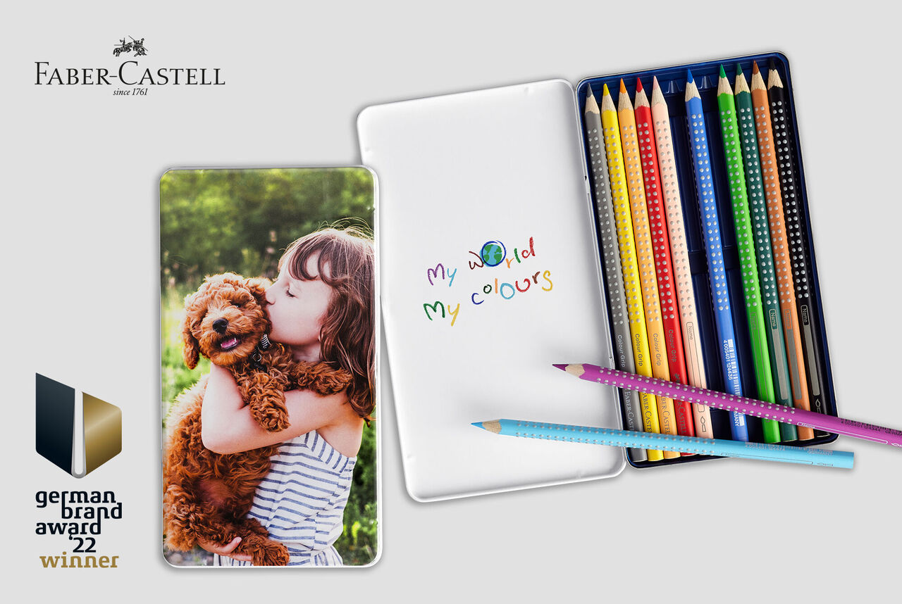Farbenfrohe Zeichnungen mit Faber-Castell Buntstiften und einem abgebildeten Hund auf einem Notizblock