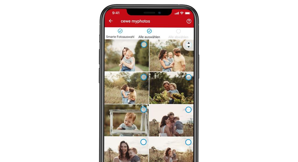 Die mobile Ansicht der CEWE MyPhotos-App zeigt verschiedene Fotoauswahlen im Freien mit hellen, fröhlichen Farben.