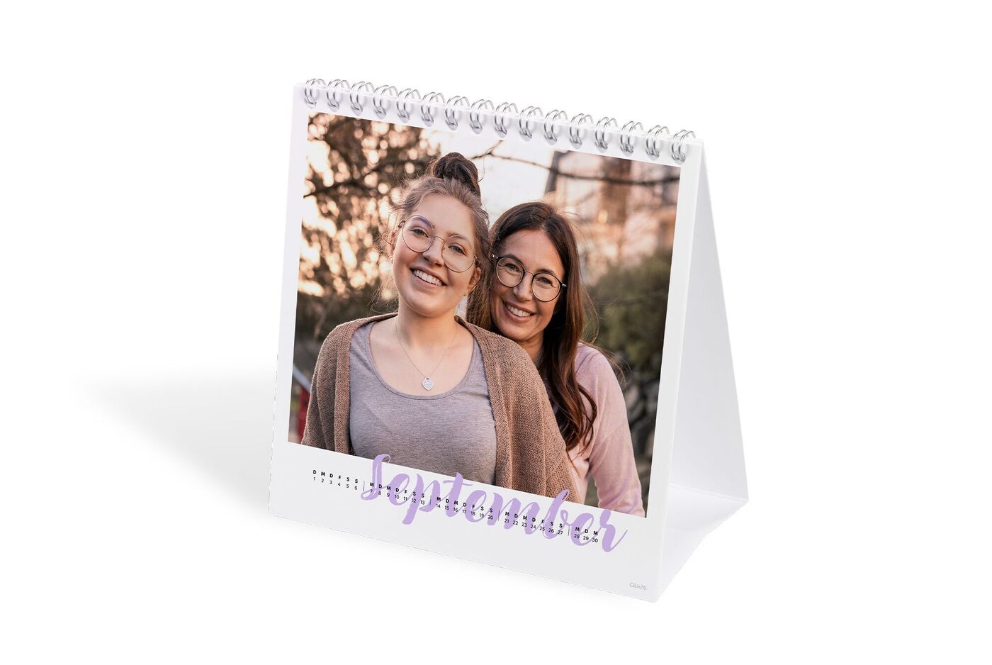 Ein Kalenderblatt mit dem Monat September und 2 Personen, die lächeln.