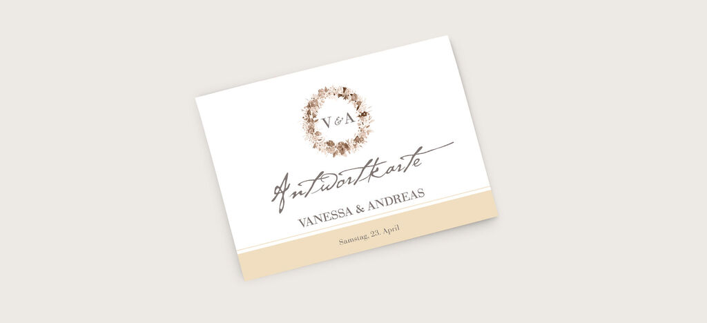 Einladungskarte mit floralen Elementen für eine Hochzeit, personalisiert mit den Namen Vanessa und Andreas.