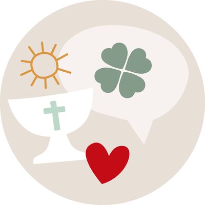 Symbolische Gestaltung mit Kreuz, Herz, Kleeblatt und Sonne auf hellem Hintergrund