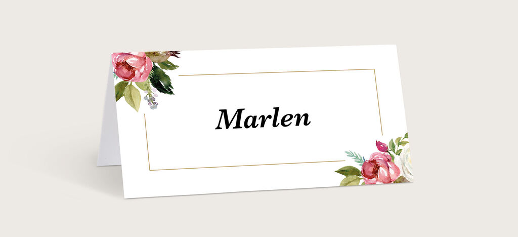 Eine hübsche Tischkarte mit blühenden Rosen und dem Namen Marlen