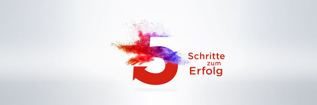 Bunte Zahlen und Schrift zeigen fünf Schritte zum Erfolg mit kreativen Farbverläufen