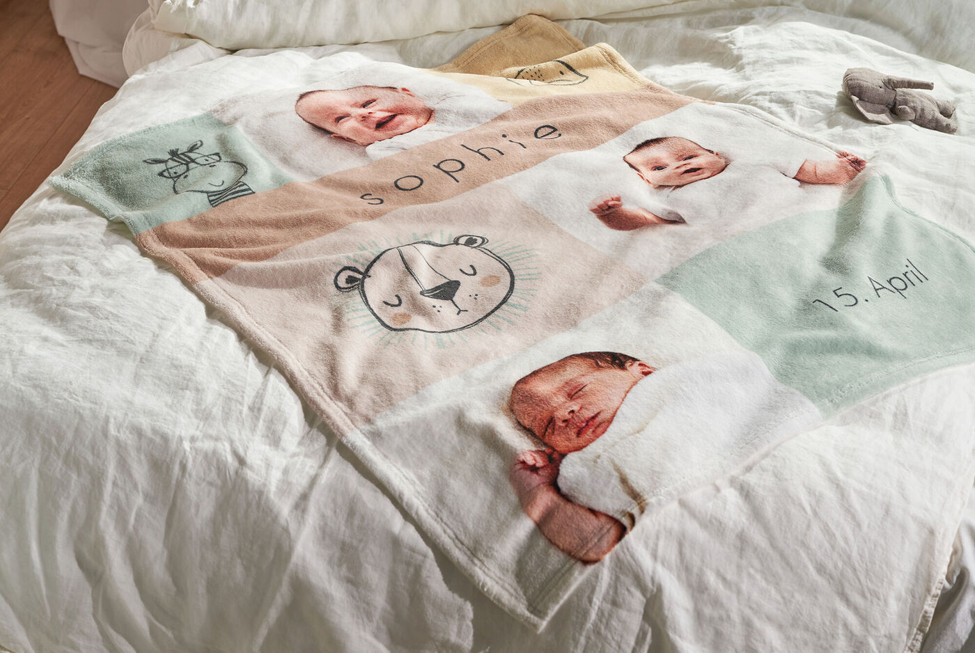 Personalisierte Babydecke mit Fotos von Neugeborenem, Name Sophie und Datum 15. April