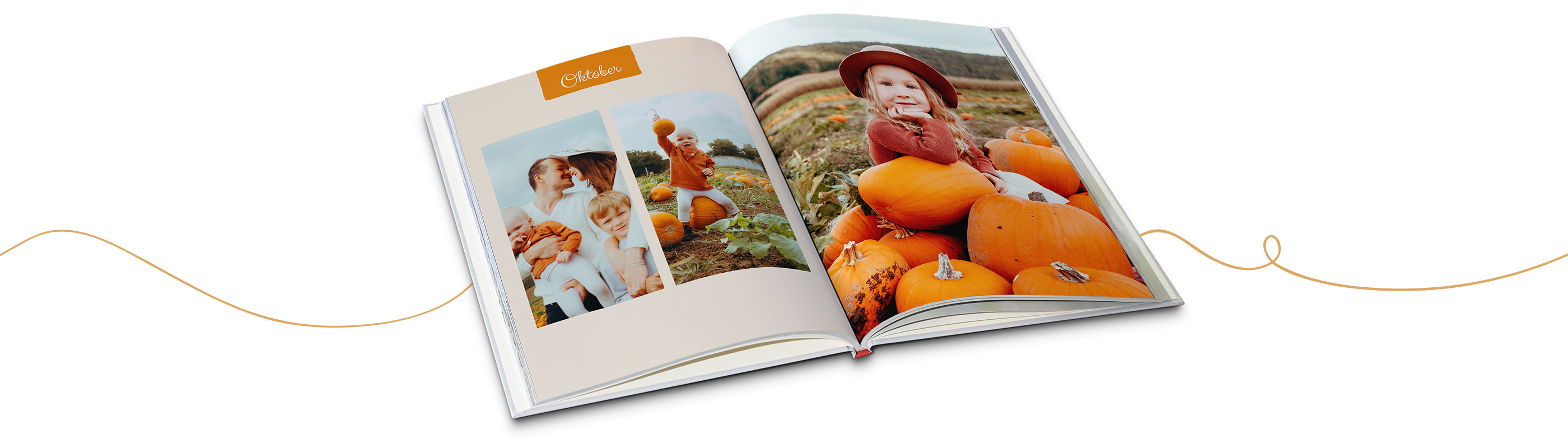 Offenes Fotobuch mit Erinnerungen an den Herbst auf einer Wiese mit Kürbissen und einem fröhlichen Kind.