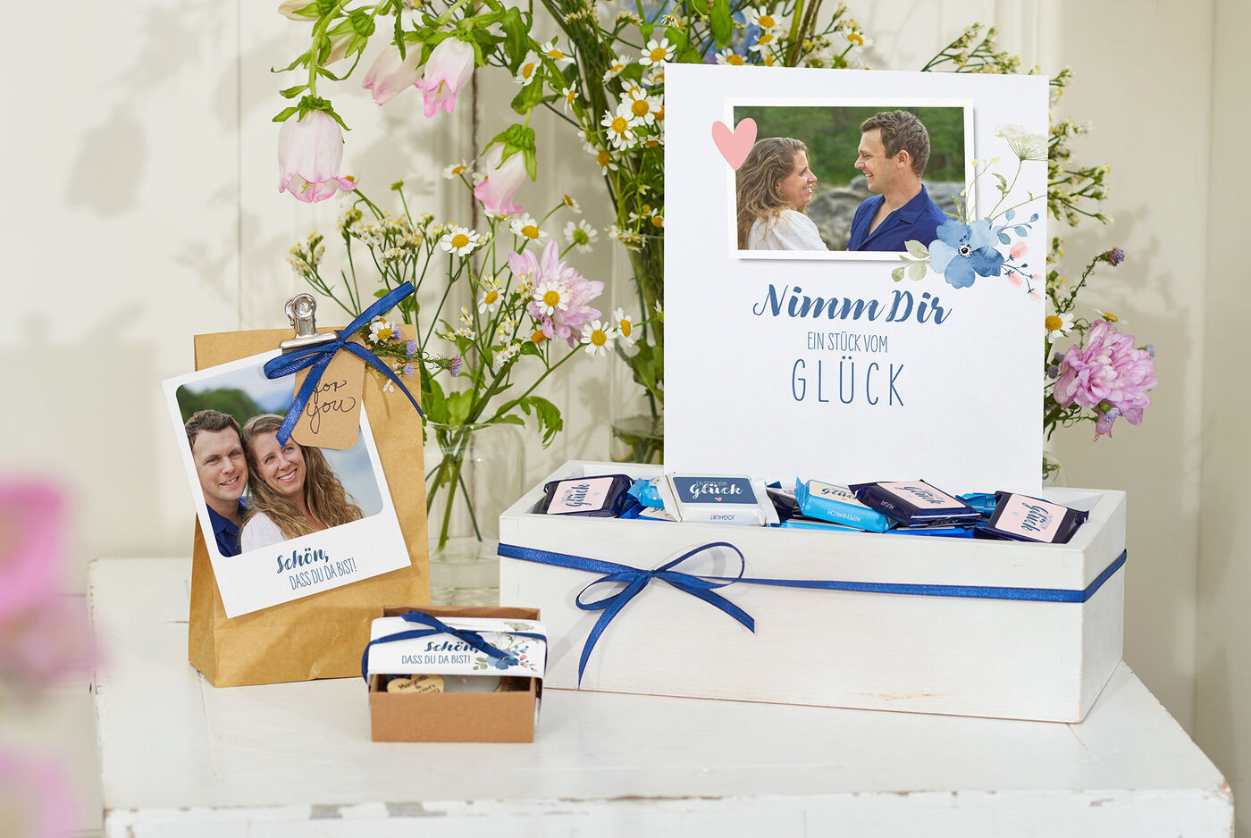 Dekorative Geschenke und Verpackungen mit dem Schriftzug "Nimm Dir ein Stück vom Glück".