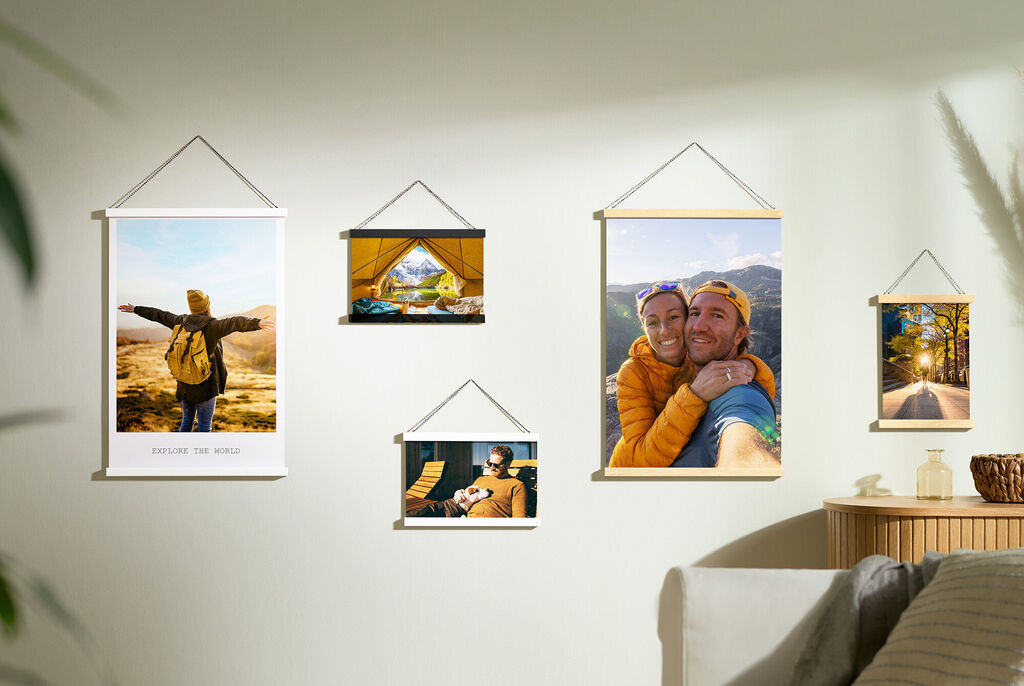 Eine lebendige Wand mit verschiedenen schönen Fotos, die Erlebnisse und kreative Momente festhalten.
