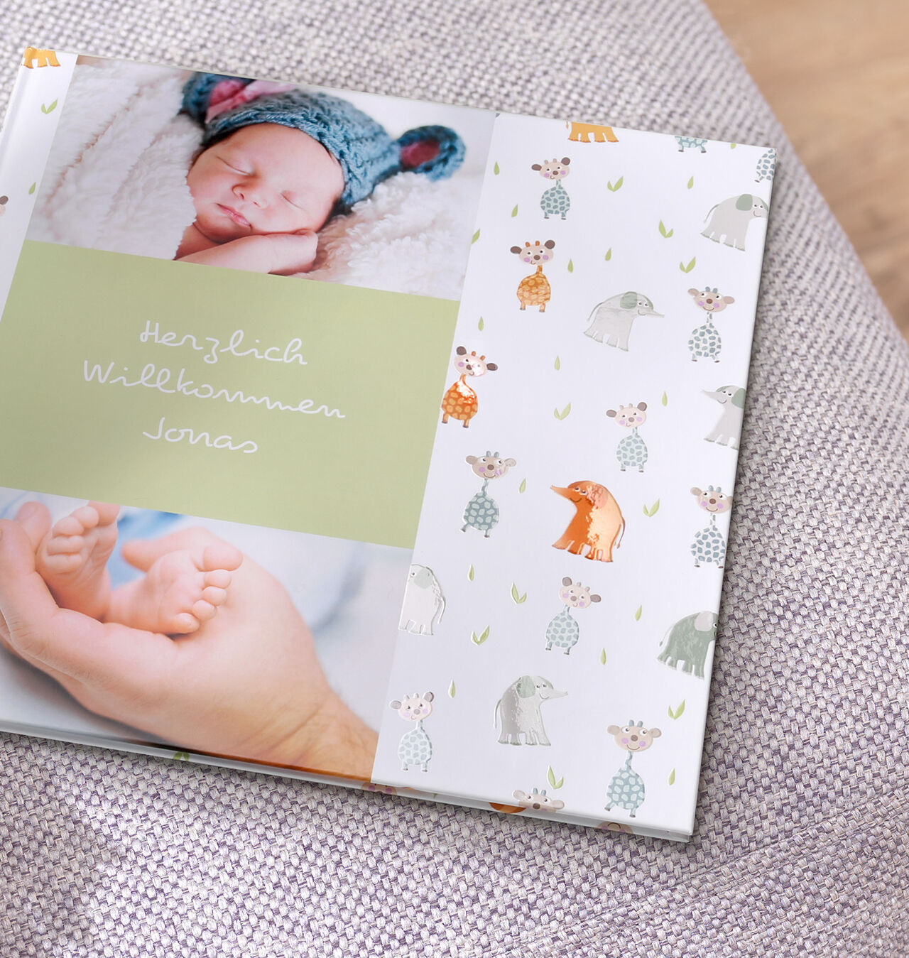 CEWE Fotobuch mit süßem Tiermuster, Namen Jonas und Babyschnappschuss auf Cover