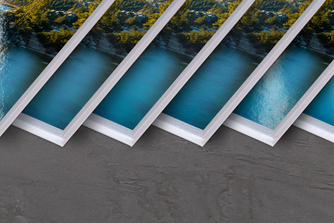 Fünf übereinander liegende Wandbilder mit blauem Wasser und Naturmotiven