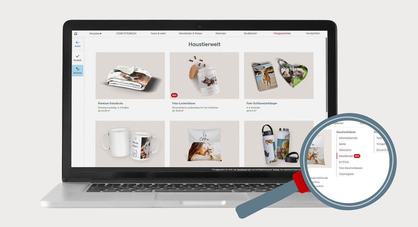 Laptop zeigt die CEWE Fotowelt Startseite mit personalisierten Fotoprodukten für Haustiere, daneben eine Lupe auf das Menü Haustierwelt
