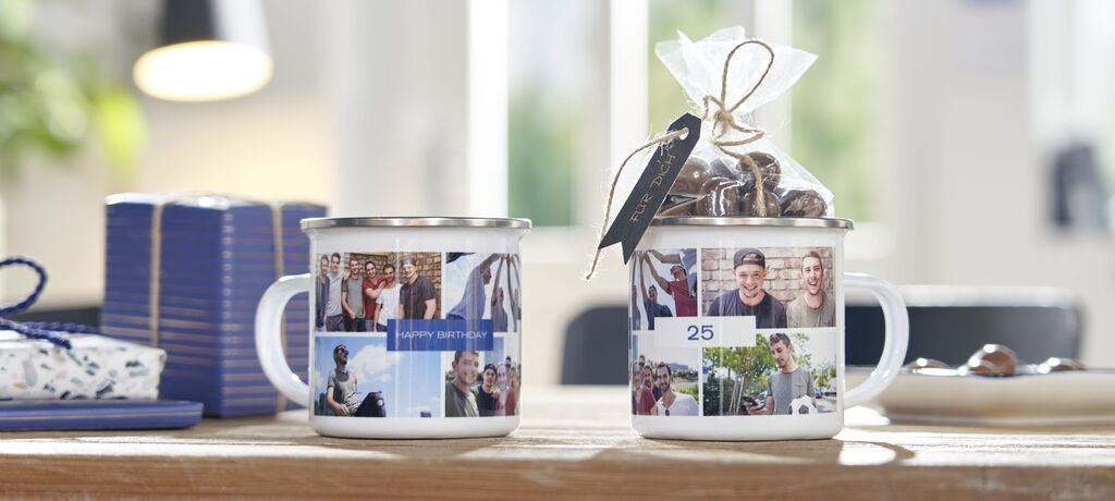 Zwei Tassen mit verschiedenen Fotos und Geschenken, ideal für persönlichen Austausch