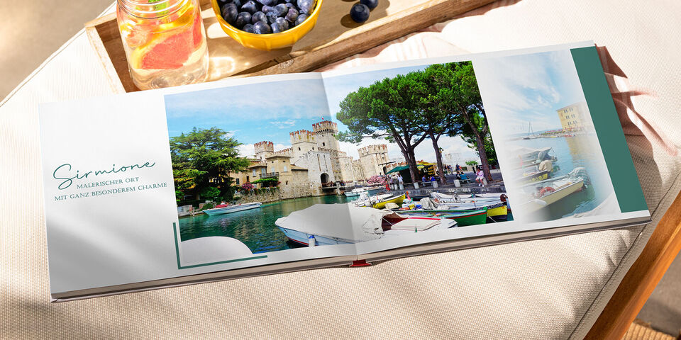 Offenes Fotobuch mit Bildern von Sirmione am Gardasee