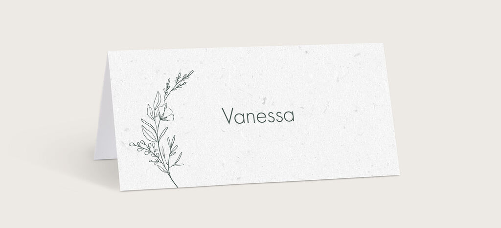 Wundervolle Platzkarte mit handgezeichnetem Blumenmotiv und dem Namen Vanessa.