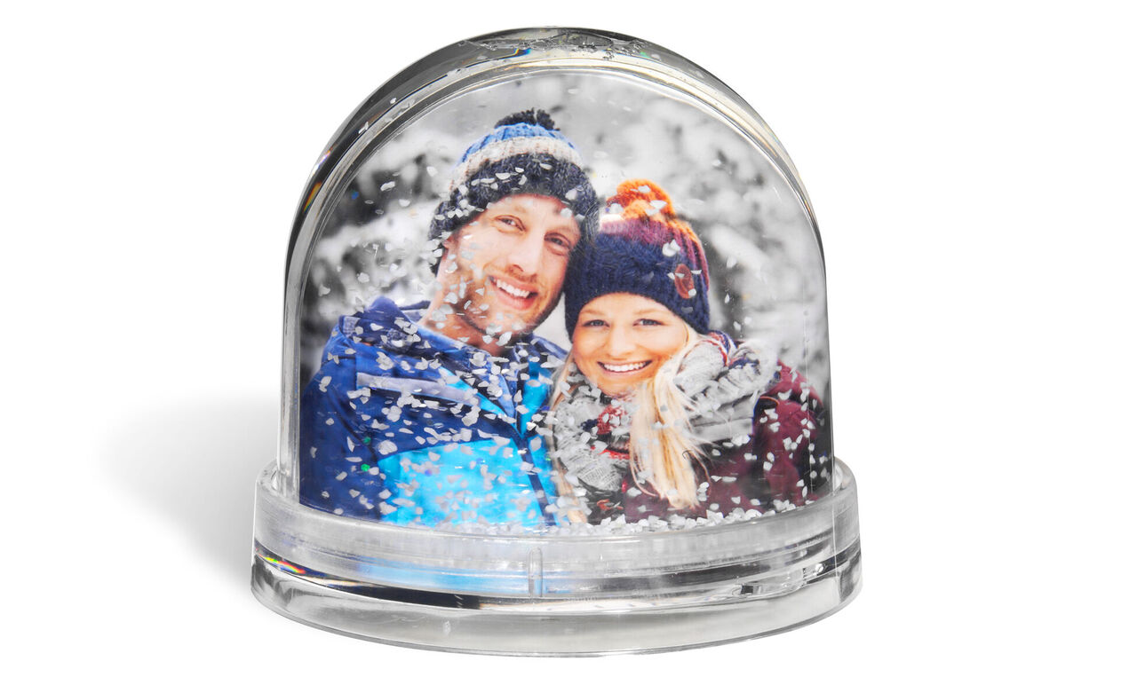 Schneekugel mit persönlichem Bild, hübscher winterlicher Atmosphäre