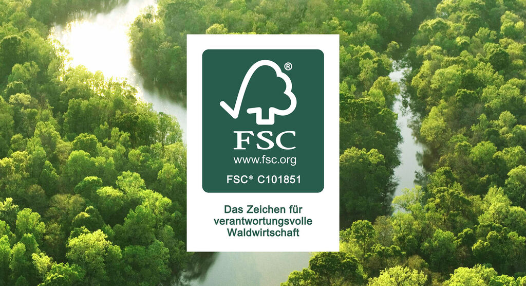 FSC-Zertifizierungslogo mit Bäumen im Hintergrund, das verantwortungsvolle Waldwirtschaft symbolisiert