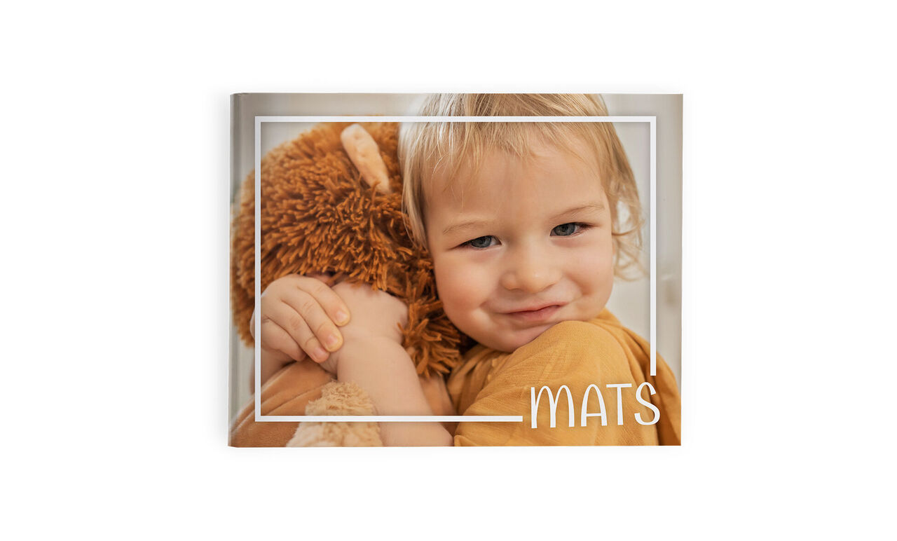 CEWE FOTOBUCH mit Kinderfoto und Namen Mats auf dem Cover