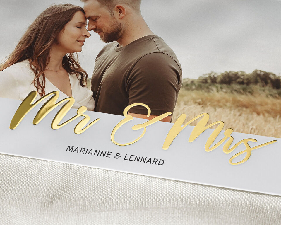 Hochzeitsmotiv mit den Namen Marianne und Lennard auf einer dekorativen Karte