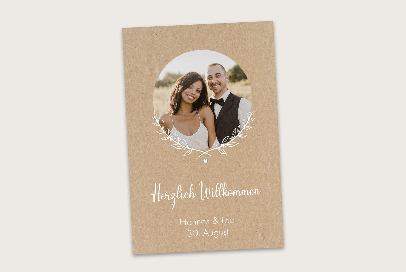 Hochzeitskarte mit herzlicher Willkommensbotschaft.