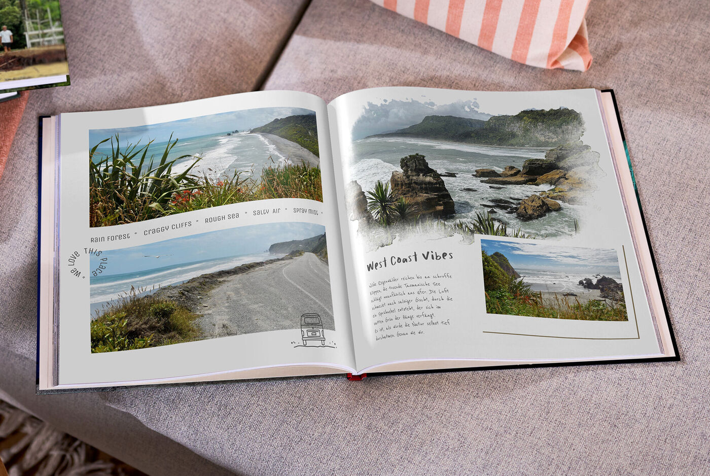 Offenes CEWE FOTOBUCH mit Fotos der Westküste Neuseelands und grüner Landschaft.