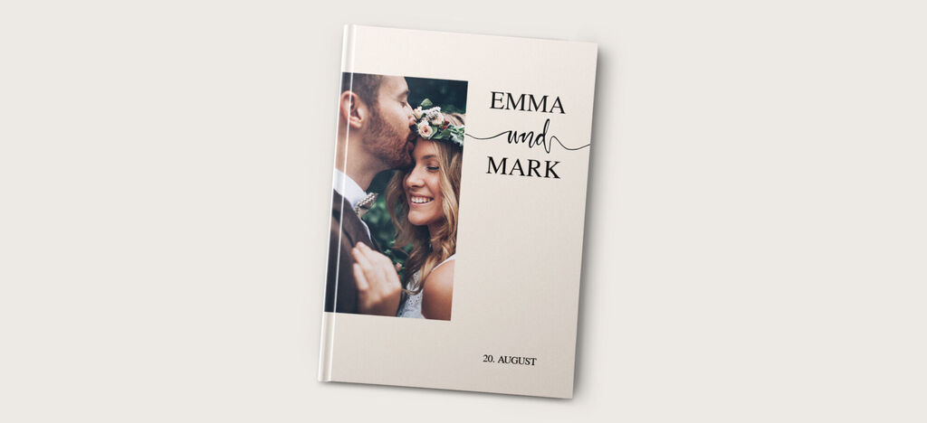 Ein schönes CEWE Fotobuch mit dem Titel „Emma und Mark“ in elegantem Design.