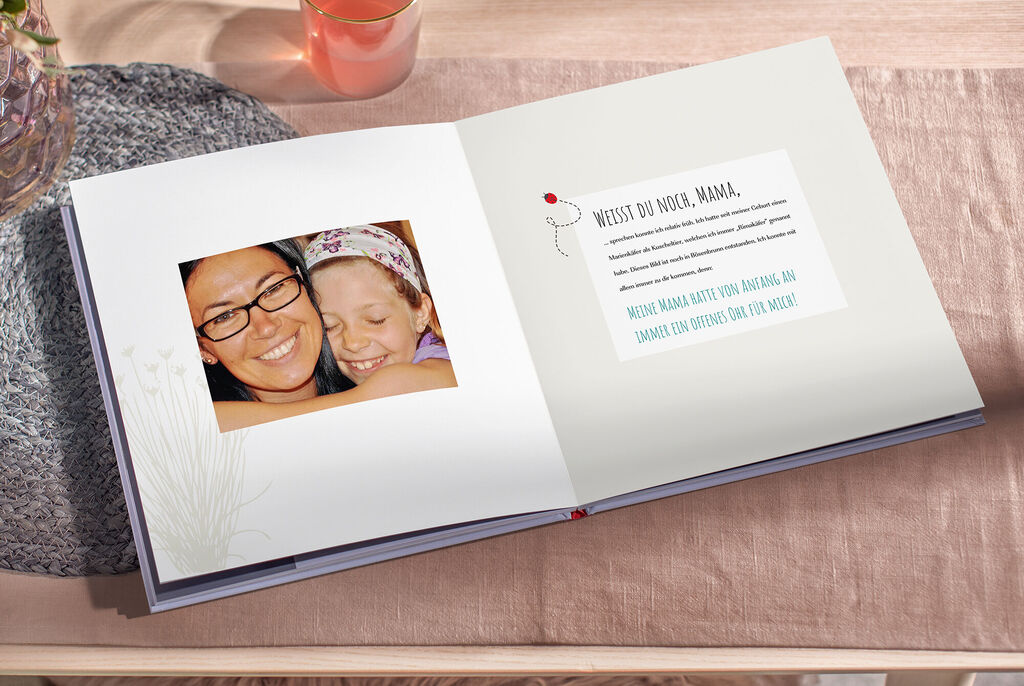Ein geöffnetes Fotobuch mit einer liebevollen Botschaft.