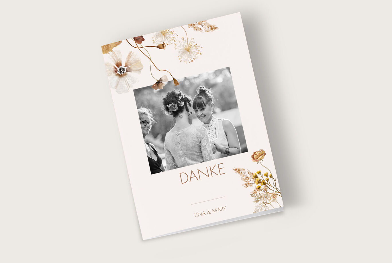 Ein wunderschön gestaltetes Dankeschön-Design mit floralen Motiven, das die Dankbarkeit und Freude des Anlasses ausdrückt