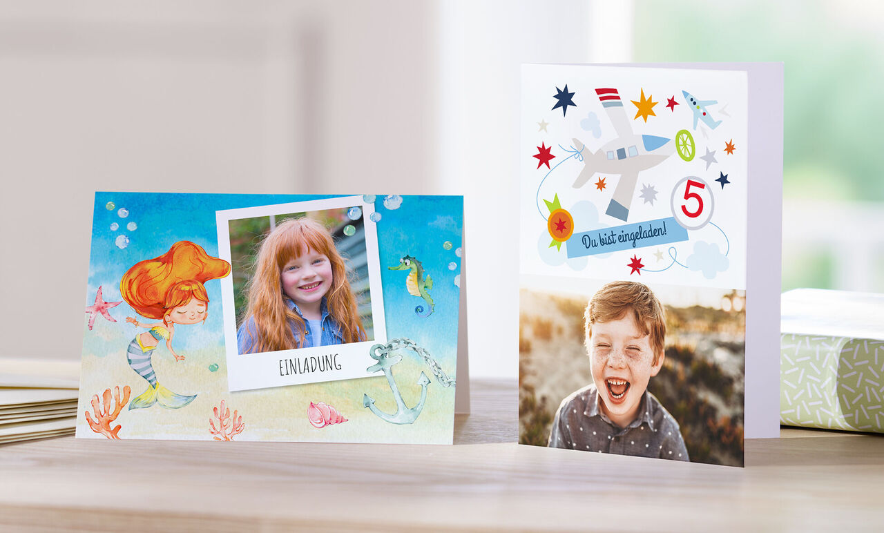 Zwei kreative Einladungen zum Kindergeburtstag mit bunten Designs