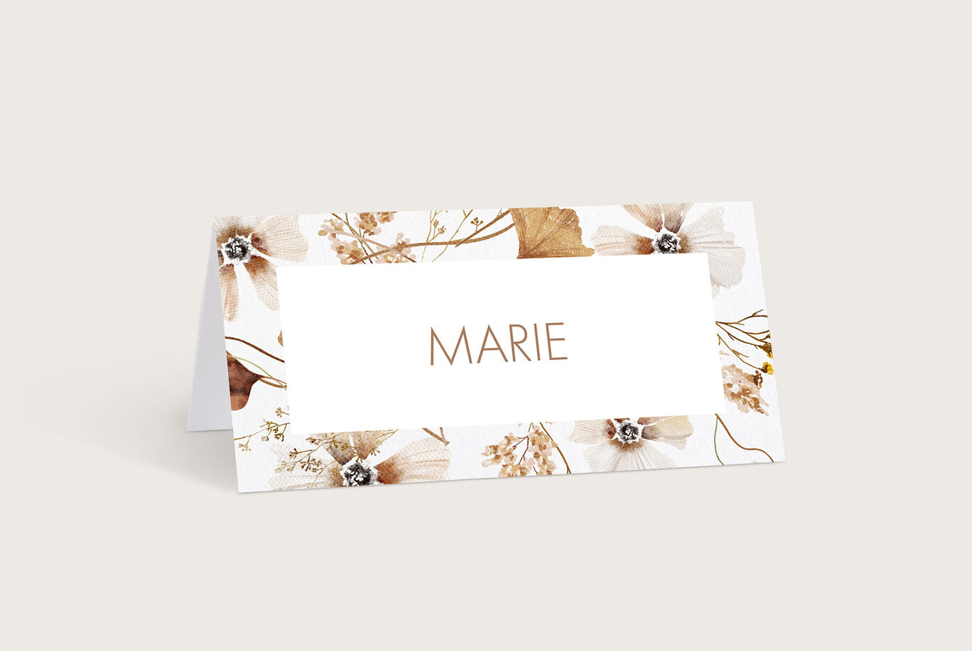 Elegante Tischkarte mit Blumenmotiv und dem Namen Marie