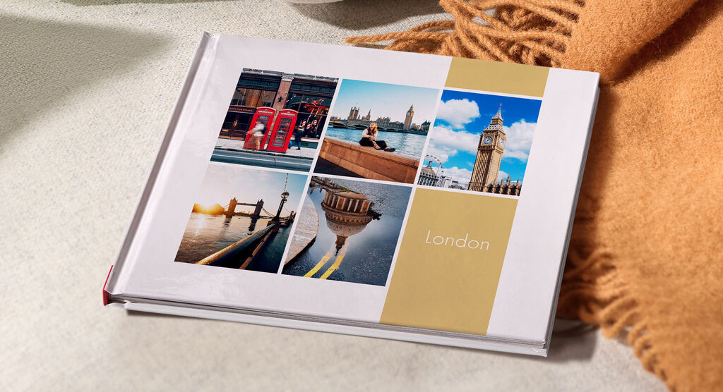 CEWE FOTOBUCH mit London Motiven auf Tisch
