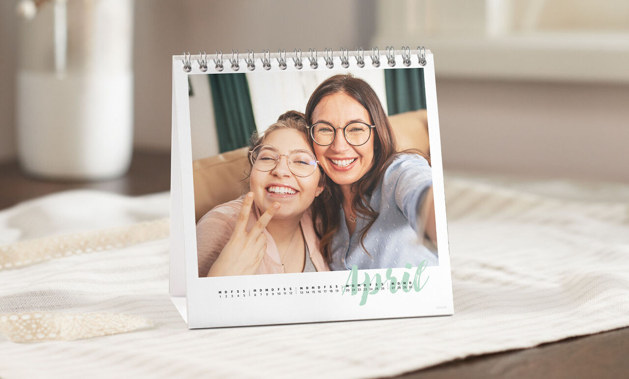 Selbstgemachter Fotokalender mit fröhlichem Schnappschuss