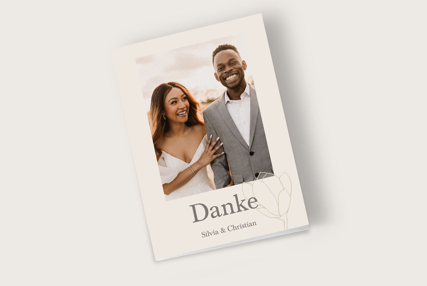 Ein wunderschöner, hochwertiger Dankesbrief für eine Hochzeit von Silvia und Christian, mit einem romantischen Design.