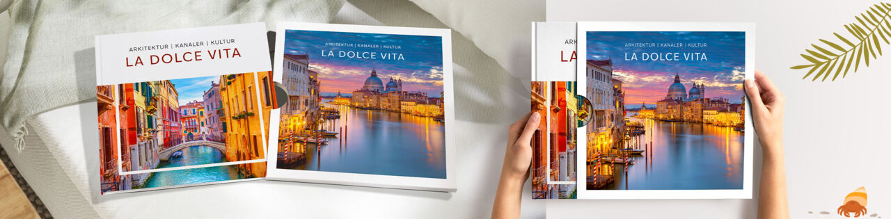 Mehrere Fotobücher mit dem Titel „La Dolce Vita“ und farbenfrohen Venedig‑Motiven mit einem Schuber.