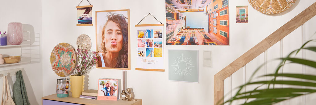 Wundervolle Wandgestaltung mit Fotos, Kunstwerken und Pflanzen für ein gemütliches Zuhause